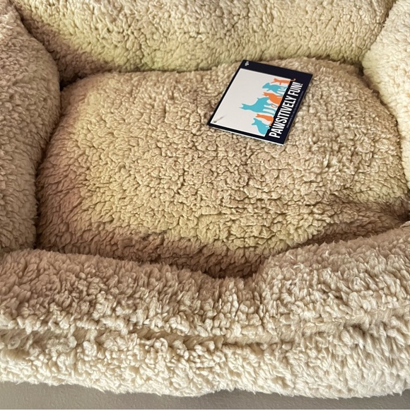 Cozy Cream Pet Bed *3for$15* - Picture 1 of 2
